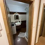 Modern 2-bedroom With Balcony