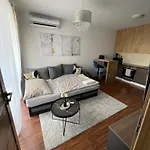 Modern 2-bedroom With Balcony Apartmán