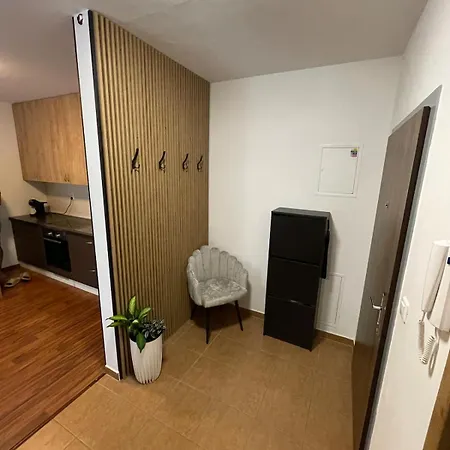 Modern 2-bedroom With Balcony