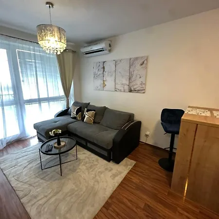 Modern 2-bedroom With Balcony Apartmán