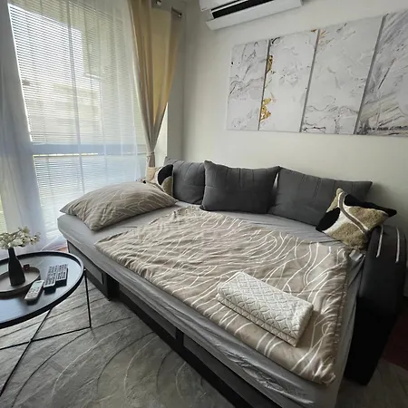 Apartment Modern 2-bedroom With Balcony