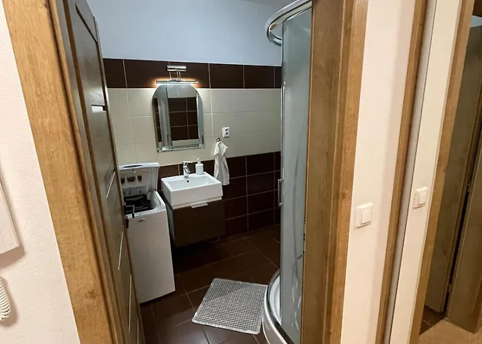 Modern 2-bedroom With Balcony