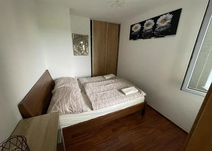 Apartment Modern 2-bedroom With Balcony