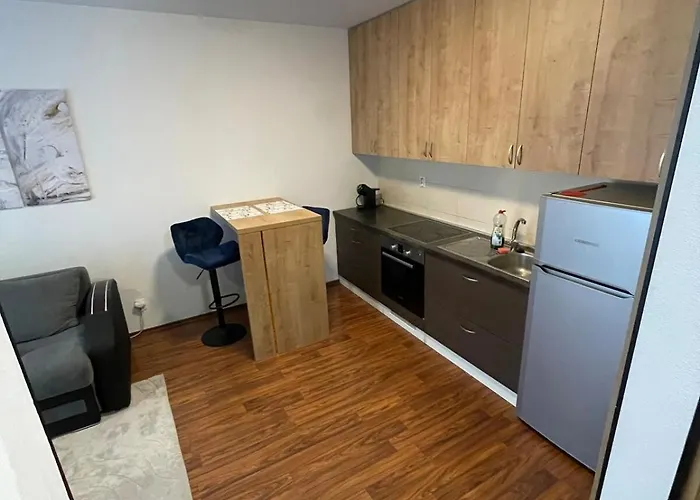 Modern 2-bedroom With Balcony Apartment *