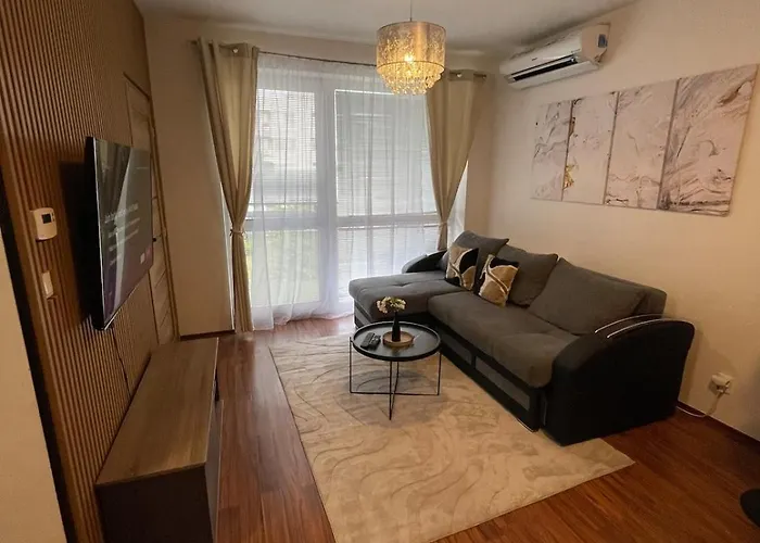 Modern 2-bedroom With Balcony Apartment *